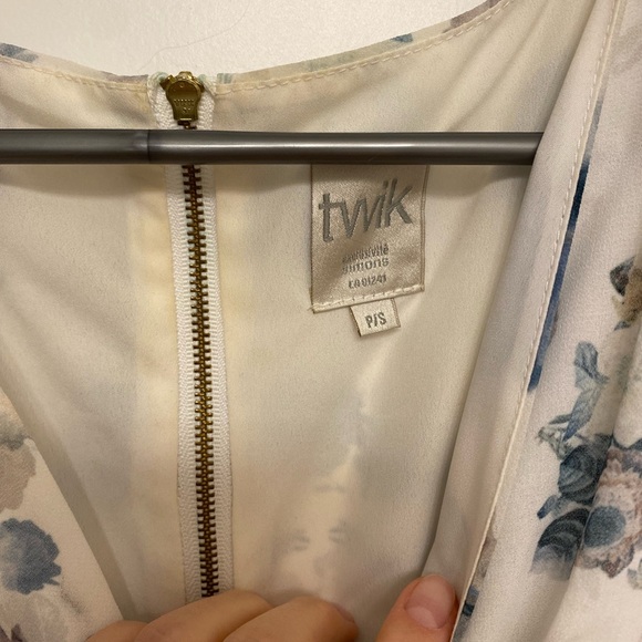 Beautiful White/Floral Twik Dress - Picture 2 of 3